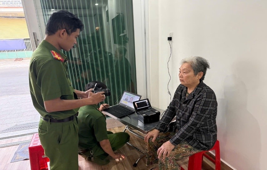 Công an phường Phan Rang: Tận tụy vì nhân dân trong công tác cấp thẻ căn cước