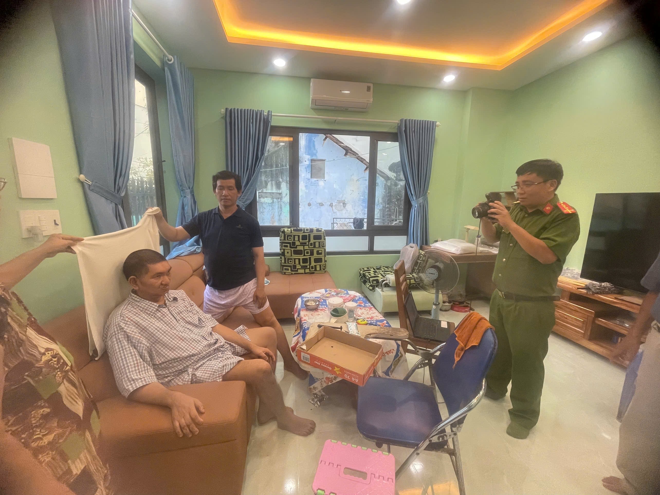 Người dân viết thư cảm ơn lực lượng Công an tận tình hỗ trợ làm Căn cước tại nhà cho người bệnh