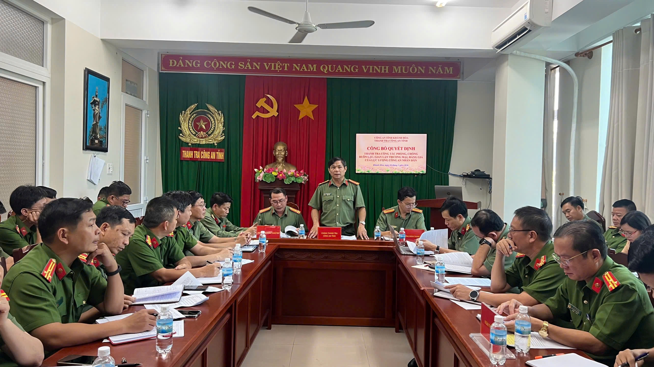 Công bố Quyết định thanh tra công tác phòng, chống buôn lậu, gian lận thương mại, hàng giả trong lực lượng Công an tỉnh