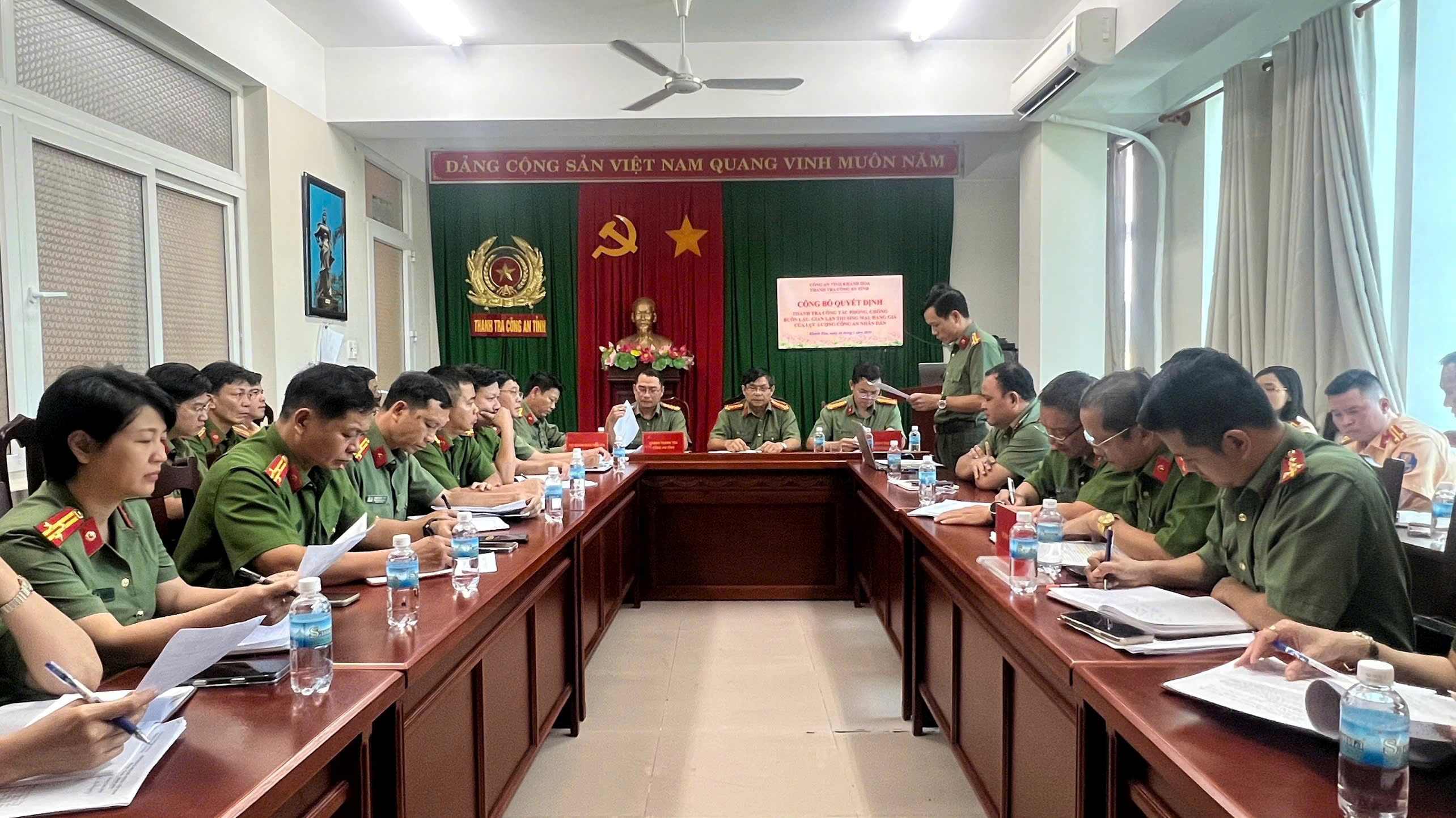 Công bố Quyết định thanh tra công tác phòng, chống buôn lậu, gian lận thương mại, hàng giả trong lực lượng Công an tỉnh