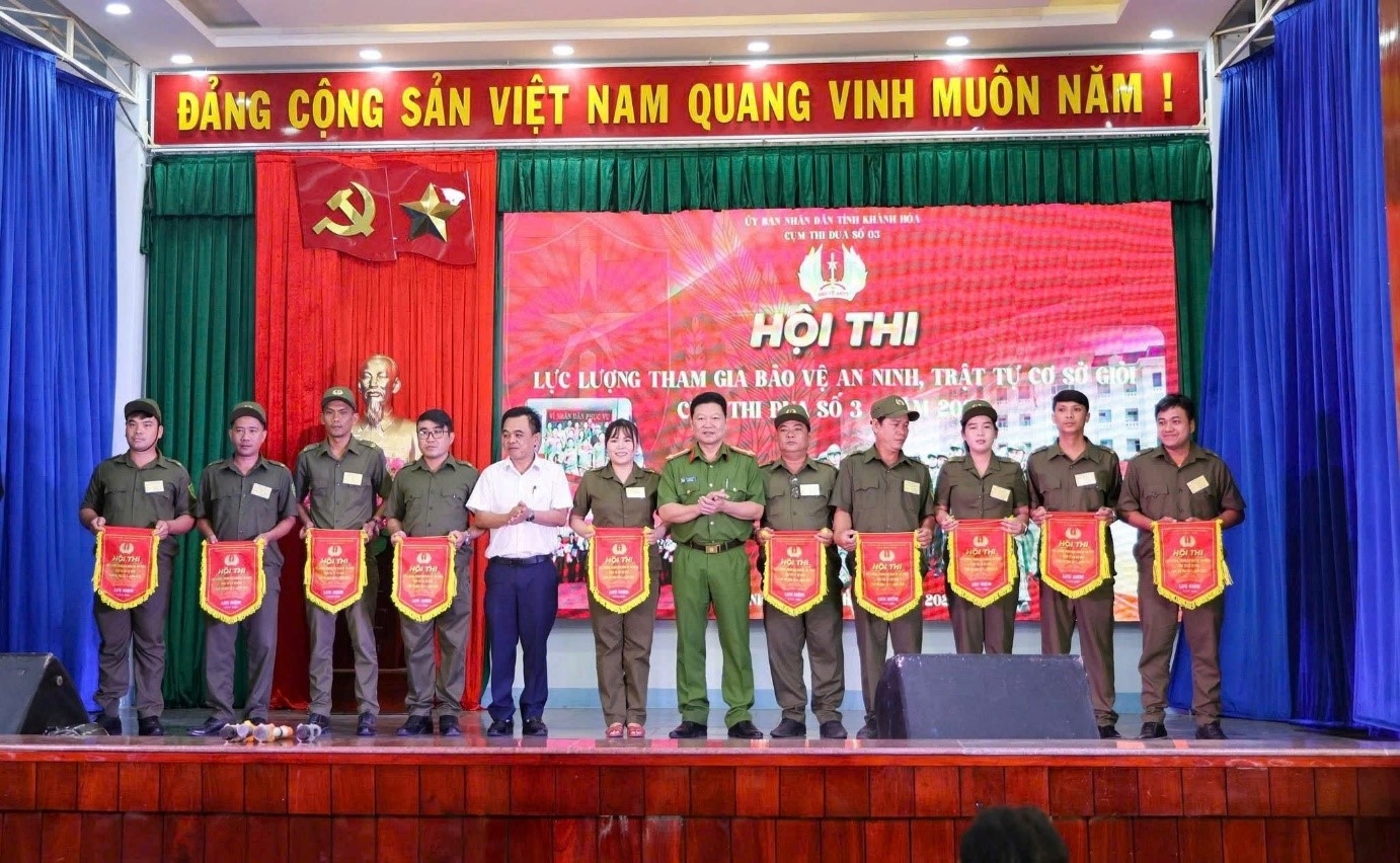 Cụm thi đua số 3 tổ chức Hội thi lực lượng tham gia bảo vệ ANTT ở cơ sở giỏi năm 2026 tại xã Vạn Ninh