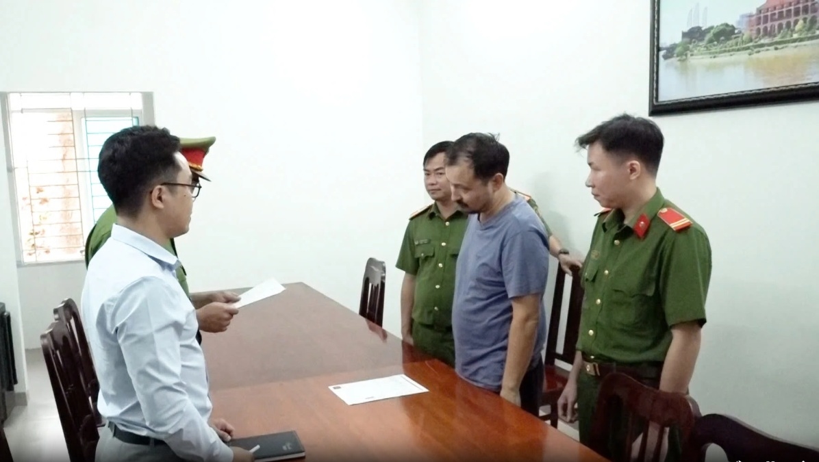 [Video] Trục xuất, bàn giao đối tượng người nước ngoài bị truy nã đỏ