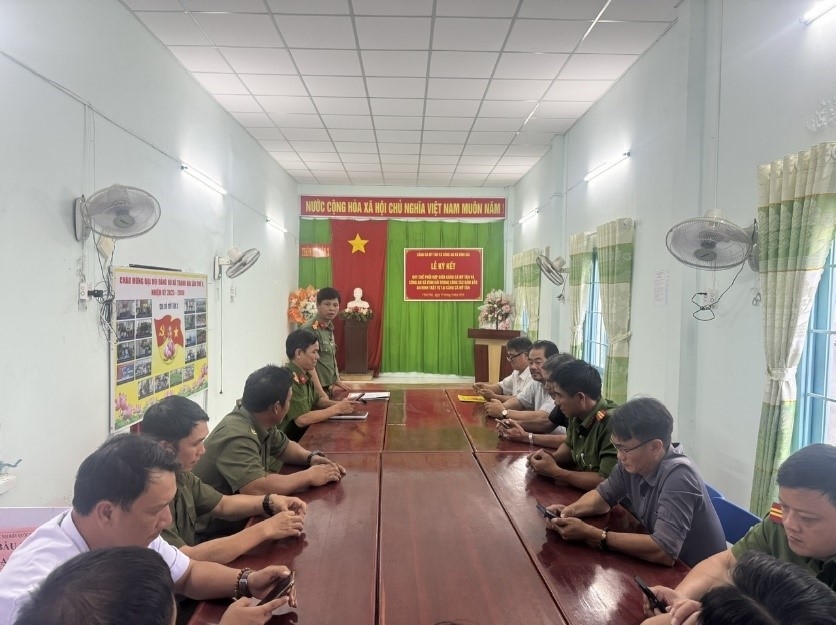 Công an xã Vĩnh Hải và Cảng cá Mỹ Tân tổ chức ký kết quy chế phối hợp đảm bảo an ninh trật tự