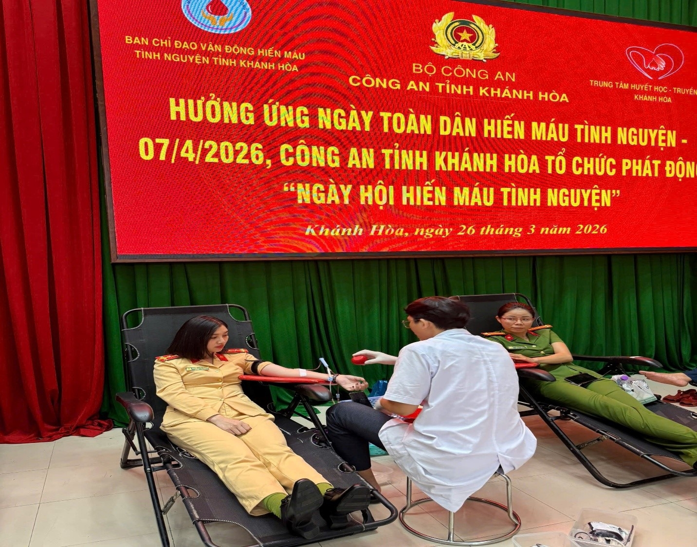 Phòng Cảnh sát giao thông Công an tỉnh Khánh Hòa tham gia hiến máu nhân đạo