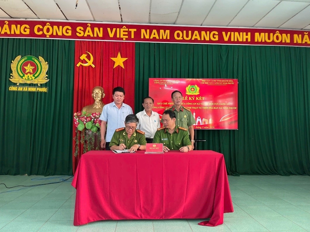 Công an xã Ninh Phước ký kết quy chế phối hợp với Chi hội cựu CAND xã trong công tác bảo đảm ANTT