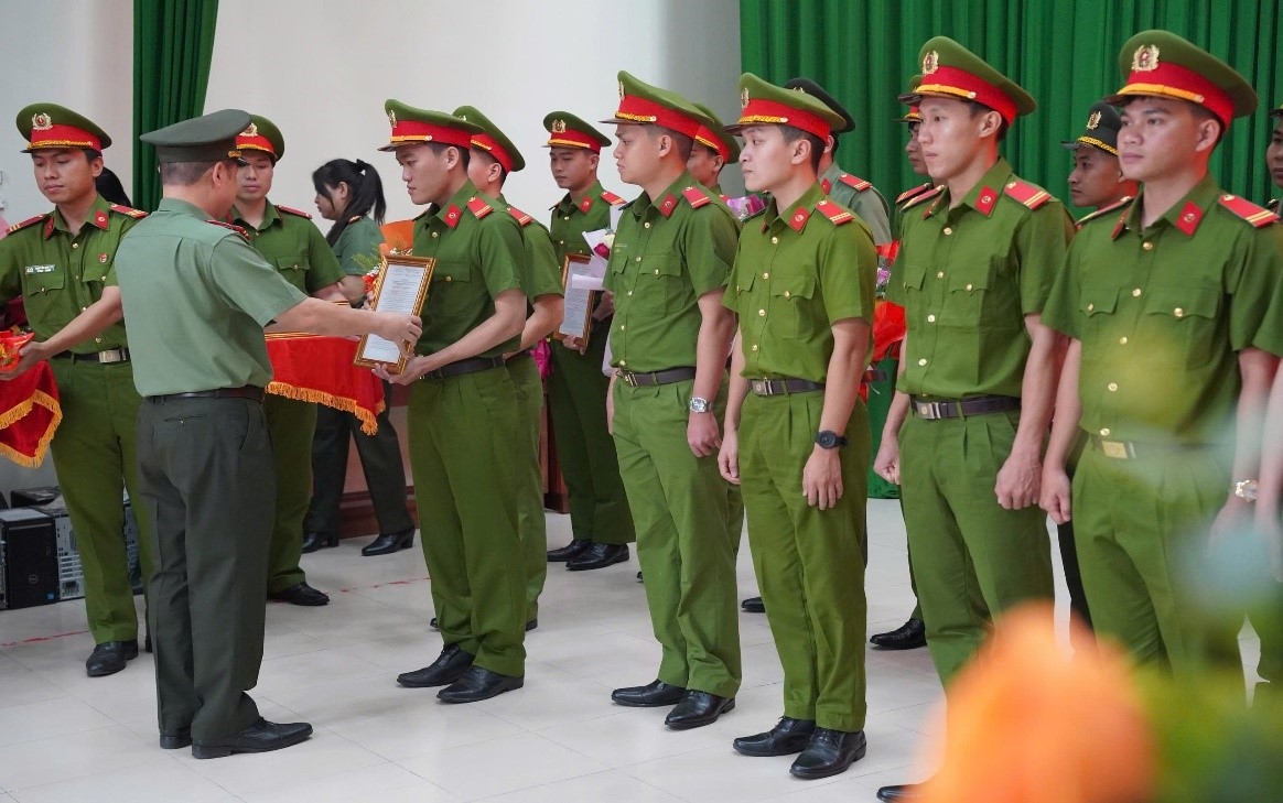 Tổ chức Lễ công bố Quyết định của Giám đốc Công an tỉnh về chuyển sang chế độ phục vụ chuyên nghiệp đối với hạ sĩ quan nghĩa vụ hết thời hạn phục vụ tại ngũ trong công an nhân dân năm 2026.