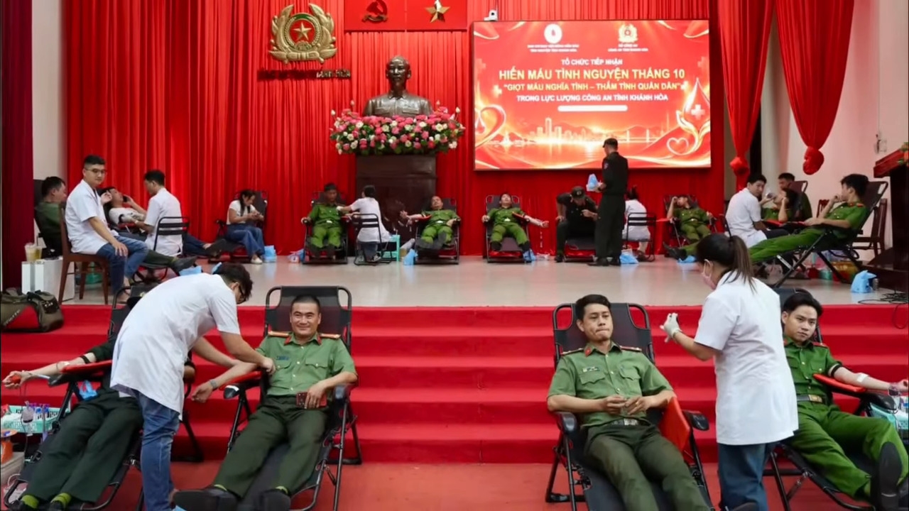 Công an Khánh Hoà đóng góp hơn 300 đơn vị máu tại Ngày hội hiến máu tình nguyện tháng 10