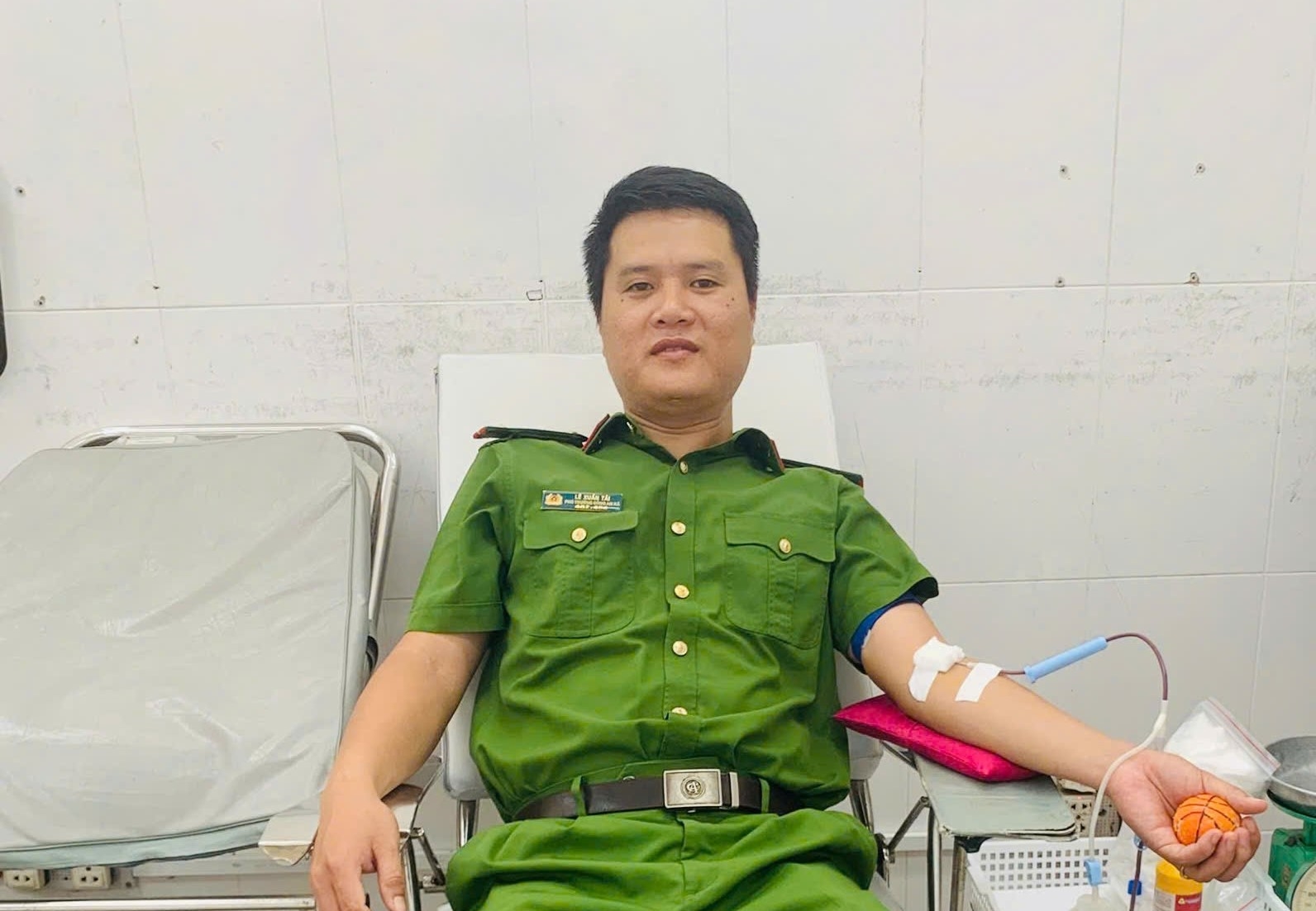 Vượt hơn 30km hiến máu cứu người - nghĩa tình người chiến sĩ Công an nhân dân