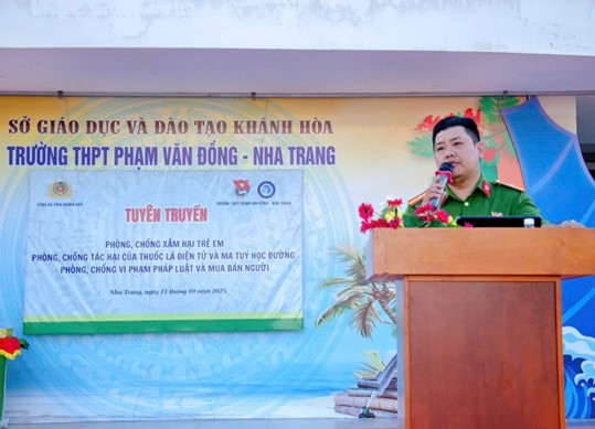 Tuyên truyền pháp luật cho hơn 1.900 học sinh và giáo viên trường THPT Phạm Văn Đồng