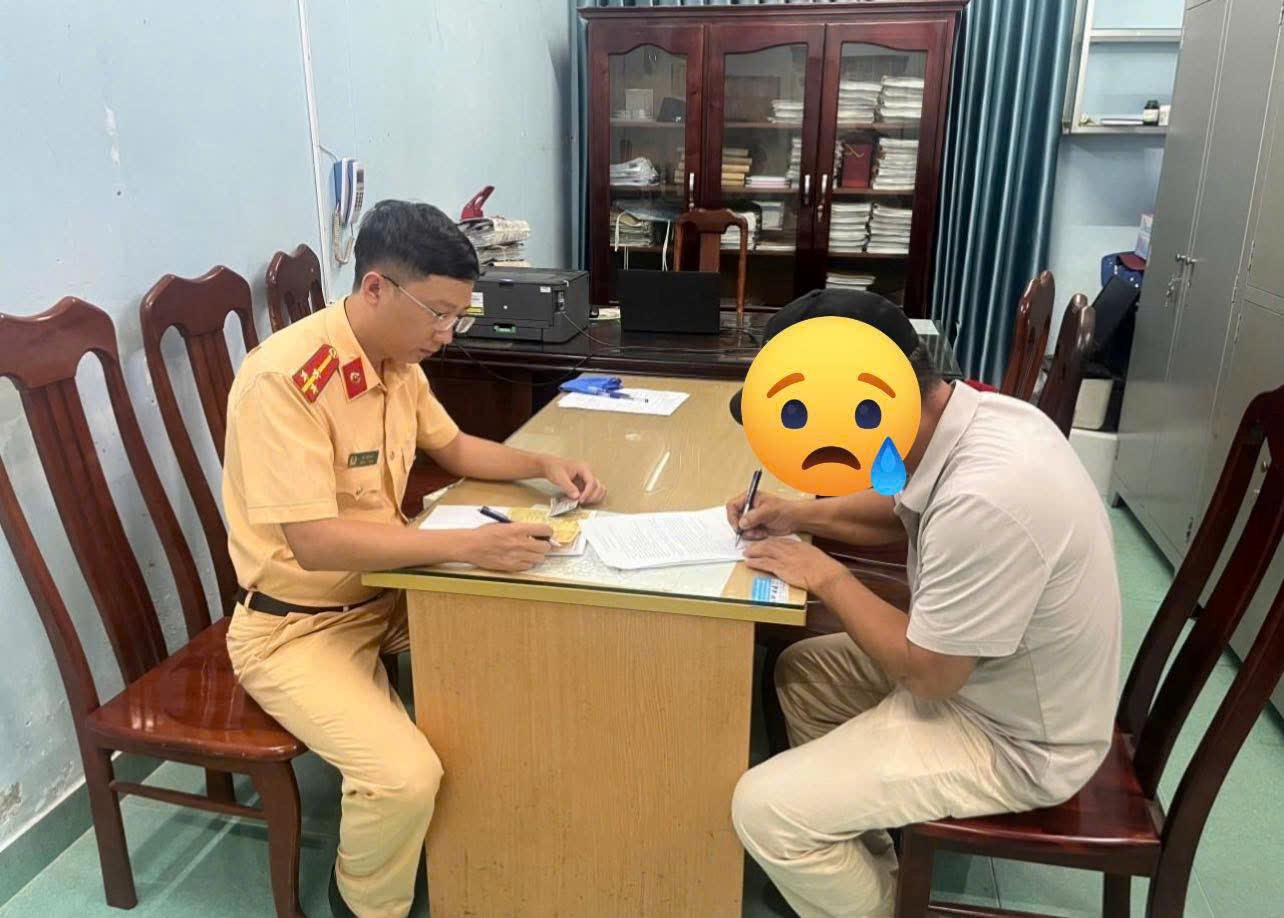 Xử phạt ô tô khách vượt ẩu trên đèo Khánh Lê