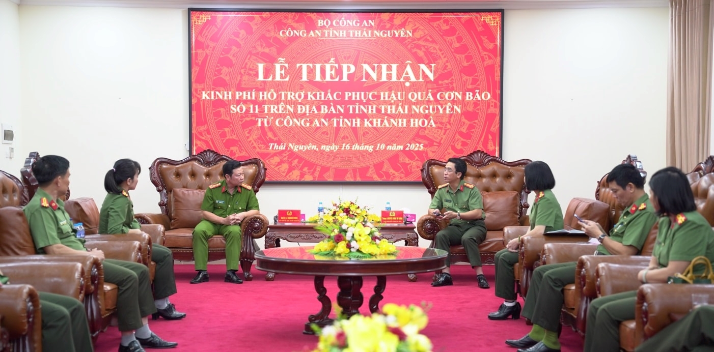 Công an tỉnh Khánh Hòa hỗ trợ 300 triệu đồng cho công an tỉnh thái nguyên khắc phục hậu quả bão số 10 và số 11