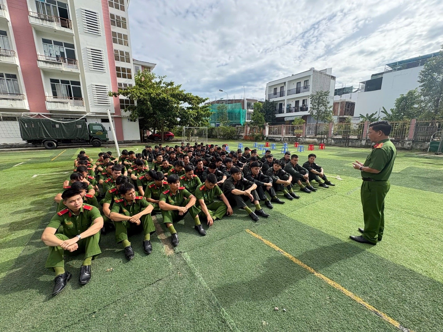 Phòng Cảnh sát cơ động Công an tỉnh Khánh Hòa tổ chức huấn luyện bơi cứu nạn, cứu hộ năm 2025