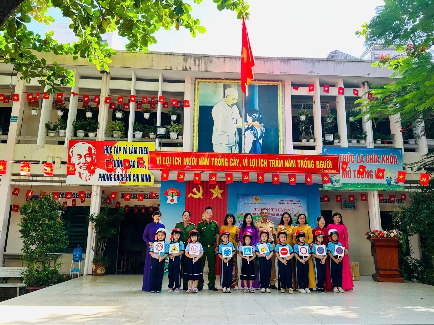 Tuyên truyền Luật Trật tự, an toàn giao thông đường bộ tại các trường học