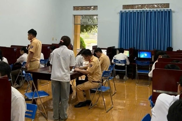 Thôgn báo tổ chức kiểm tra kiến thức pháp luật về trật tự an toàn giao thông đường bộ để phục hồi điểm Giấy phép lái xe tháng 11/2025