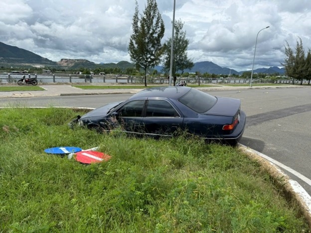 Những lưu ý đối với người điều khiển phương tiện tham gia giao thông khi vượt và chuyển hướng xe