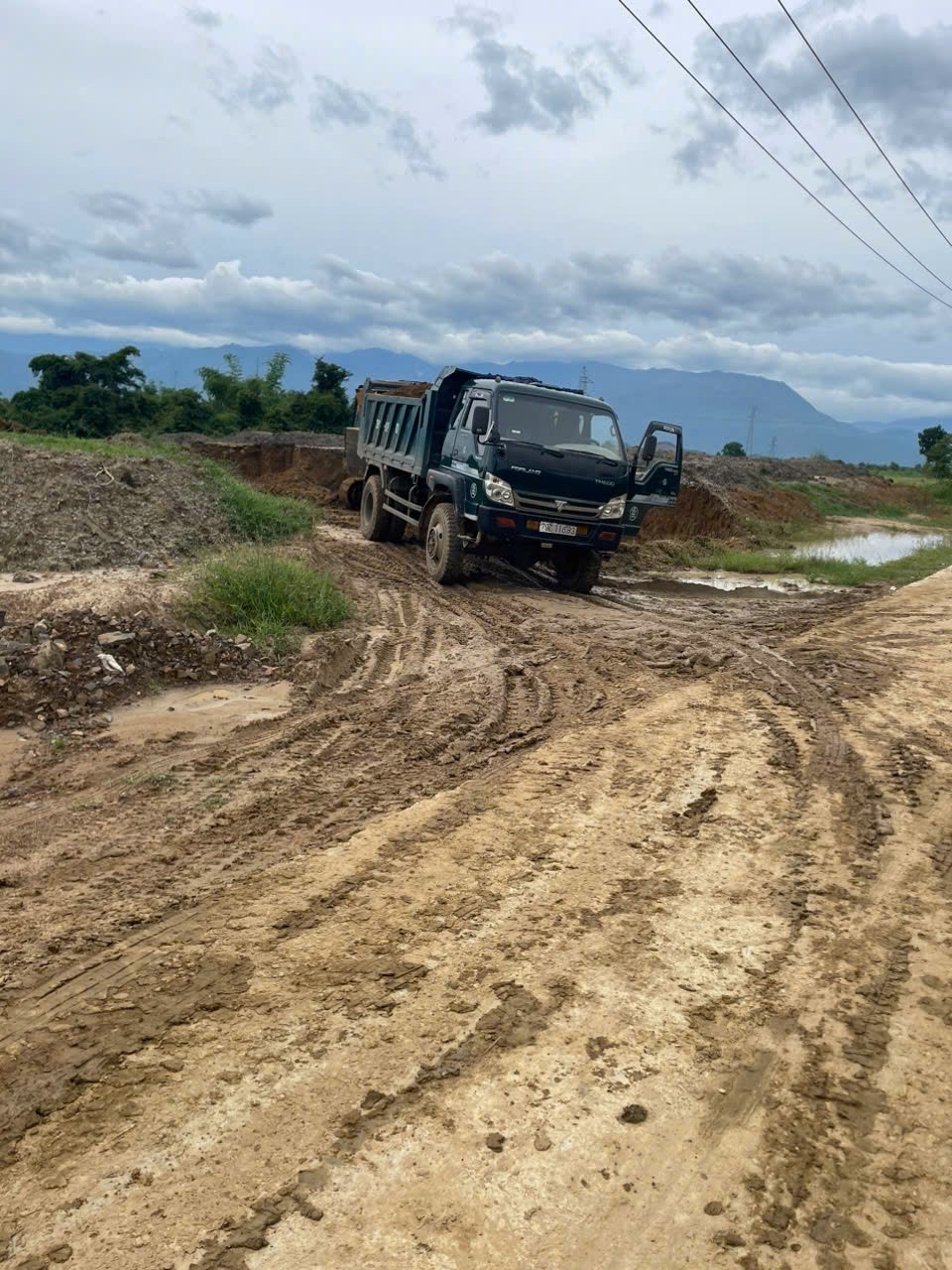 Liên tiếp phát hiện nhiều trường hợp khai thác, vận chuyển khoáng sản trái phép trên địa bàn xã Tân Định, tỉnh Khánh Hòa