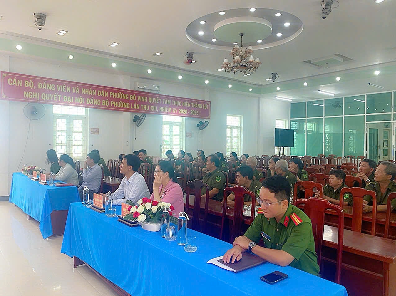 Công an phường Đô Vinh tổ chức trao, tặng quà cho lực lượng an ninh trật tự cơ sở và hội viên phụ nữ Công an phường