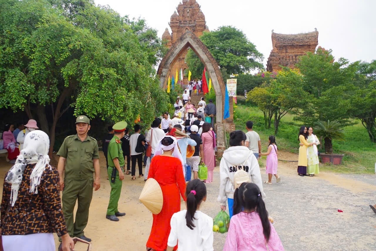 Công an phường Đô Vinh nhận được thư cảm ơn từ Trung tâm bảo tồn di sản văn hóa tỉnh Khánh Hòa