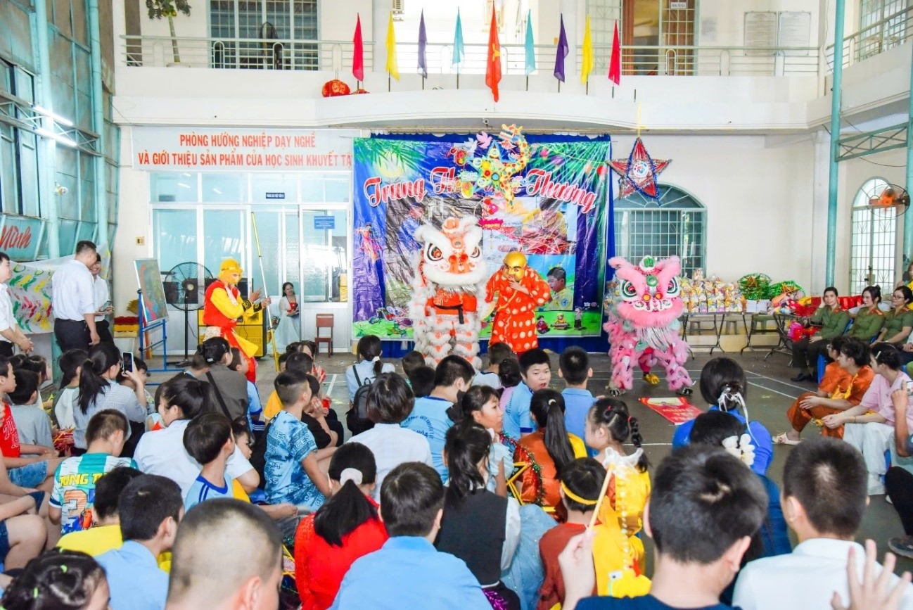 Tổ chức chương trình “Trung thu yêu thương” tại Trung tâm phục hồi chức năng - Giáo dục trẻ em khuyết tật