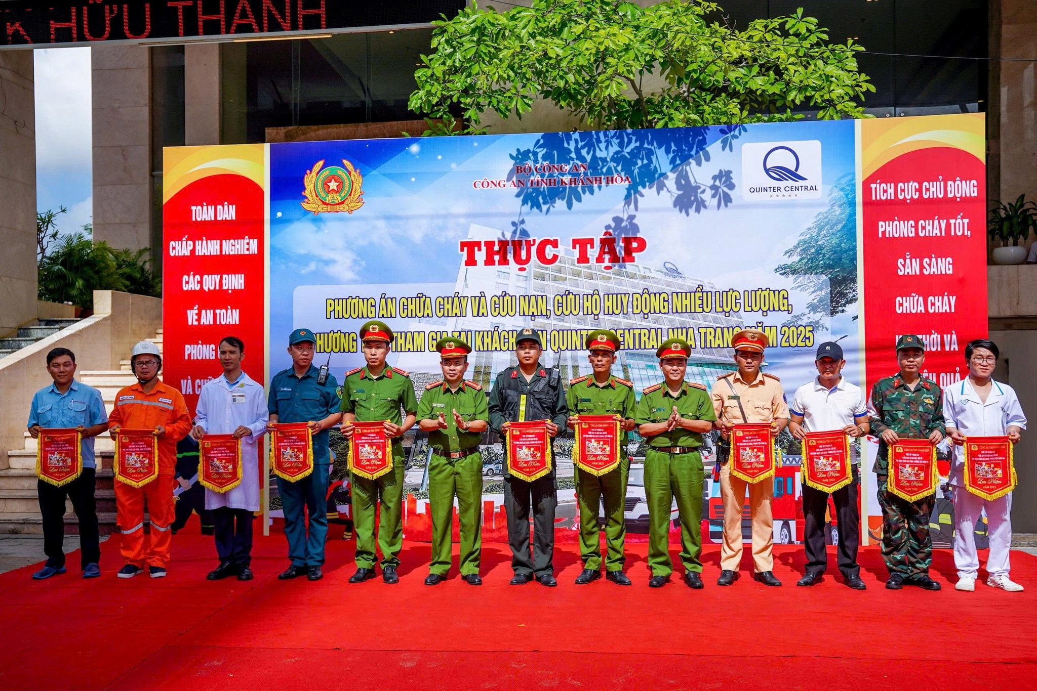 Công an tỉnh Khánh Hòa diễn tập huy động nhiều phương tiện lực lượng phương tiện năm 2025 tại khách sạn Quinter Central Nha Trang