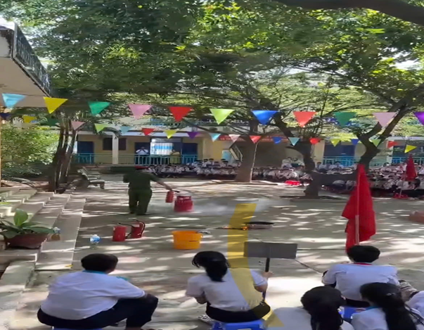 Tăng cường kiến thức phòng cháy, chữa cháy và cứu nạn cứu hộ cho học sinh trườngTHCS Nguyễn Thị Minh Khai, xã Phước Dinh