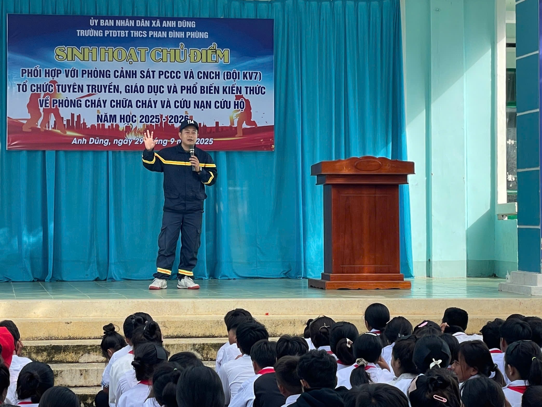 Tổ chức tuyên truyền về phòng cháy, chữa cháy và cứu nạn, cứu hộ tại các trường học hưởng ứng 