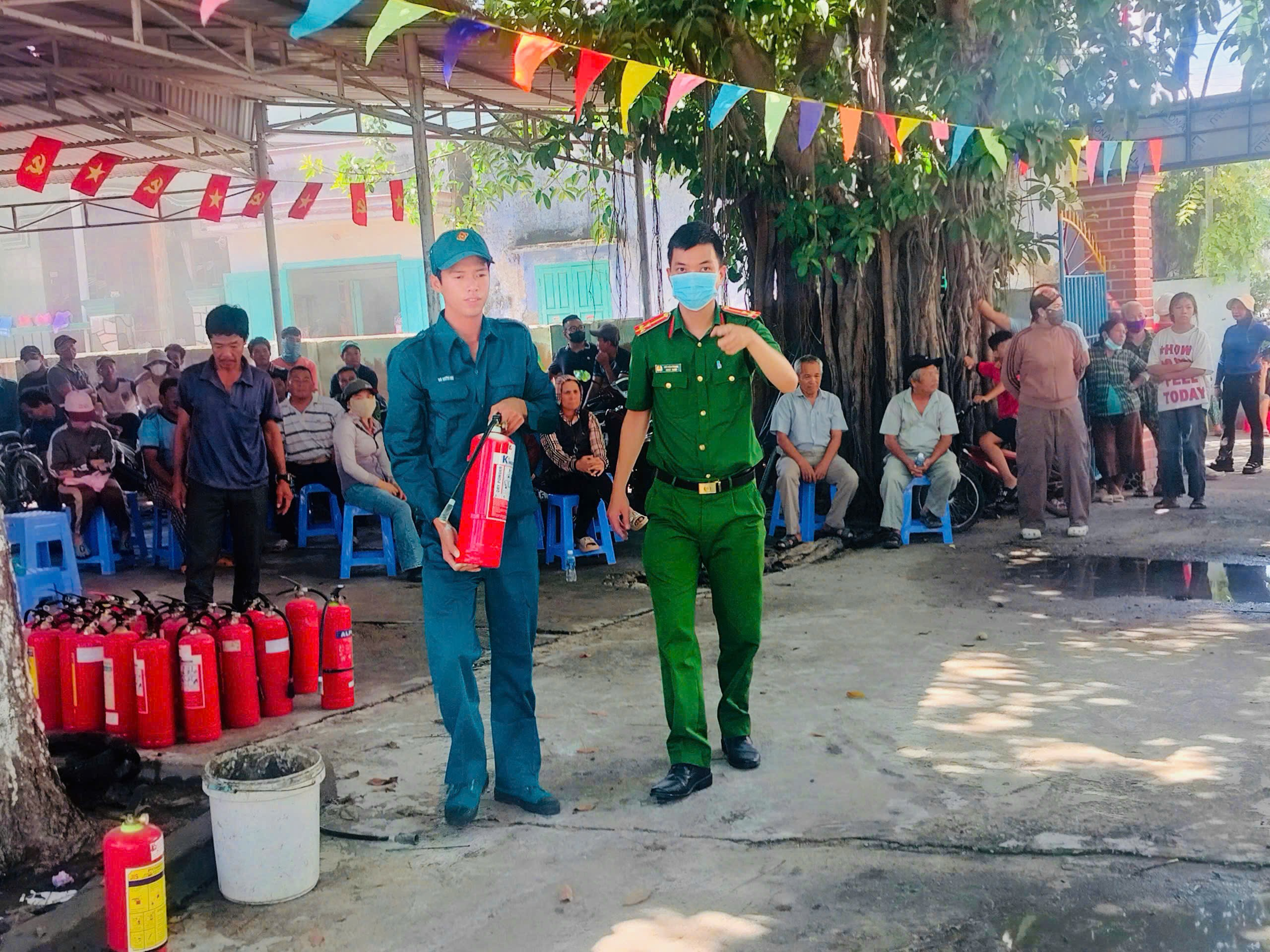 Tuyên truyền an toàn pccc tại khu dân cư Cà Ná