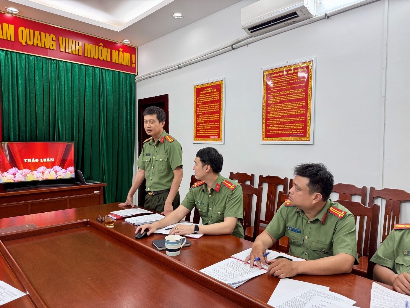 Chi bộ Cơ quan UBKT Đảng ủy Công an tỉnh tổ chức sinh hoạt chính trị, tư tưởng chuyên đề “Lúc dân cần, lúc dân khó, có Công an”