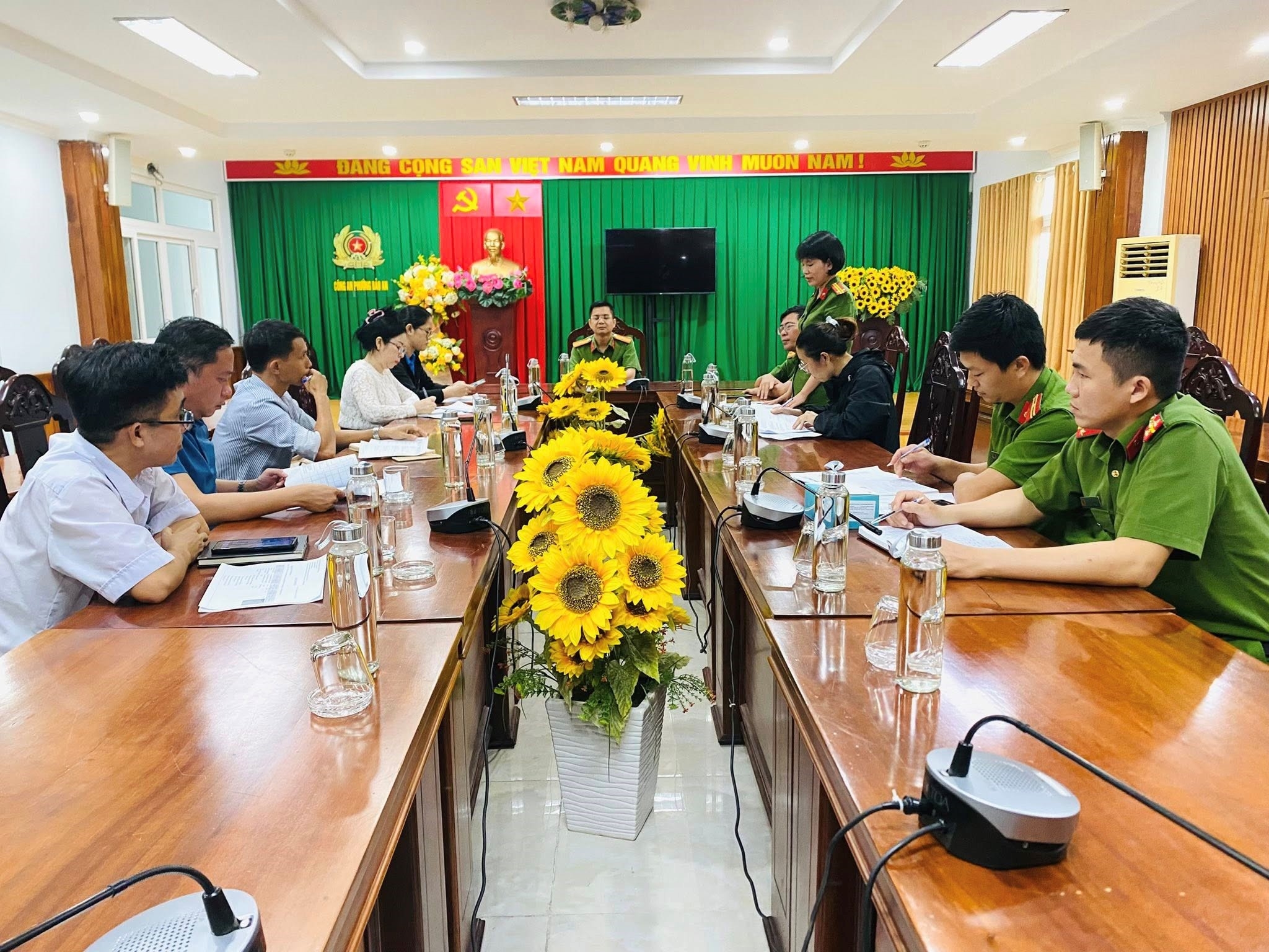 Công an phường Bảo An triển khai kế hoạch rà soát, xét nghiệm chất ma túy đối với người lao động tại các doanh nghiệp