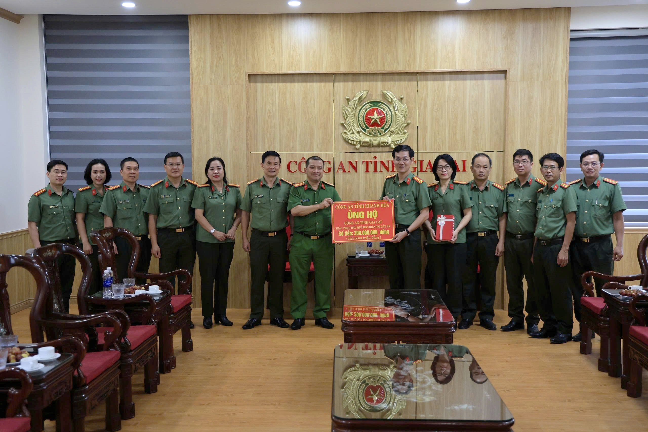 Công an tỉnh Khánh Hòa thăm, hỗ trợ Công an tỉnh Gia Lai khắc phục hậu quả do thiên tai gây ra