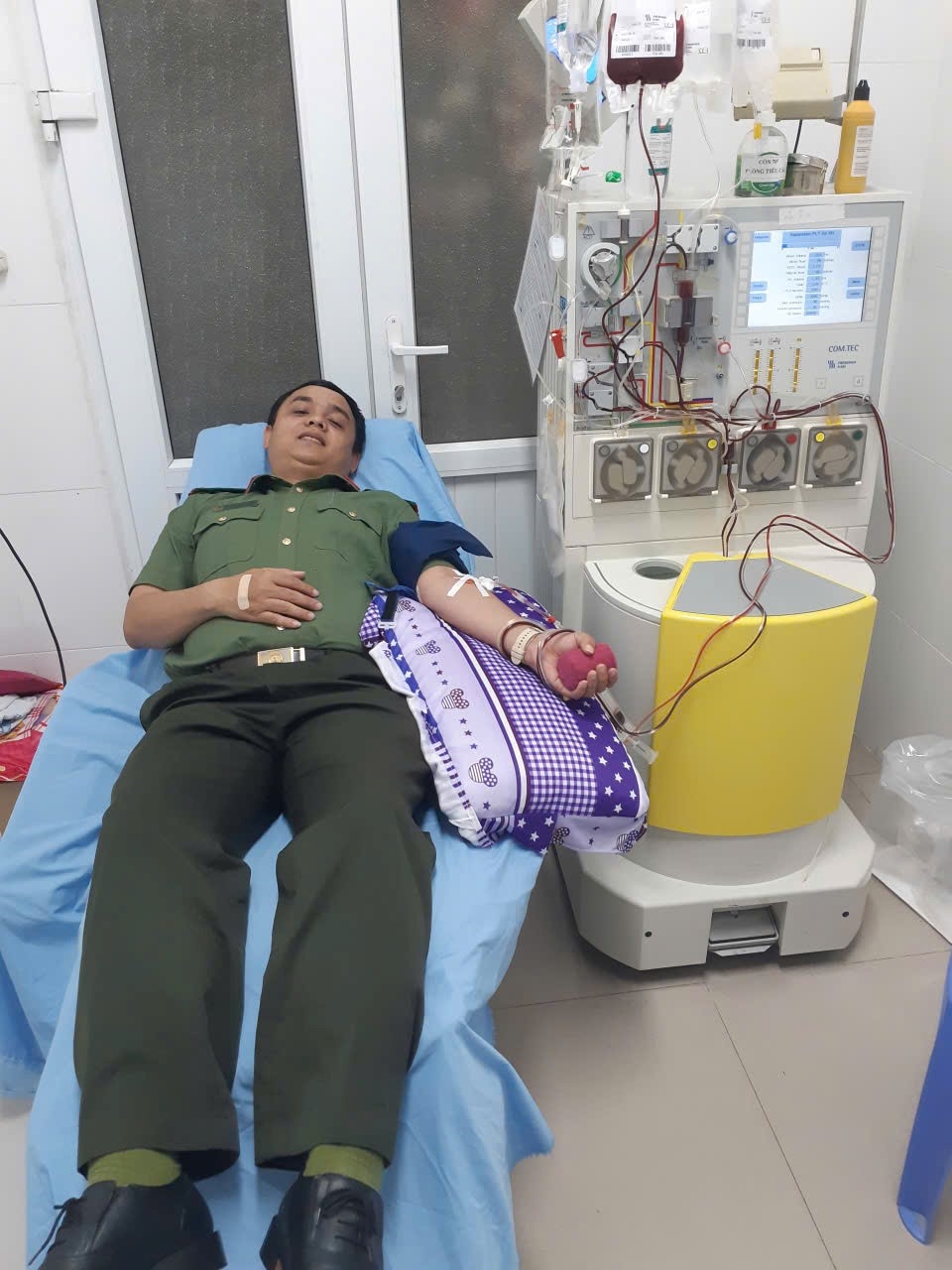 Cán bộ phòng An ninh kinh tế kịp thời hiến tiểu cầu cứu bệnh nhân nguy kịch