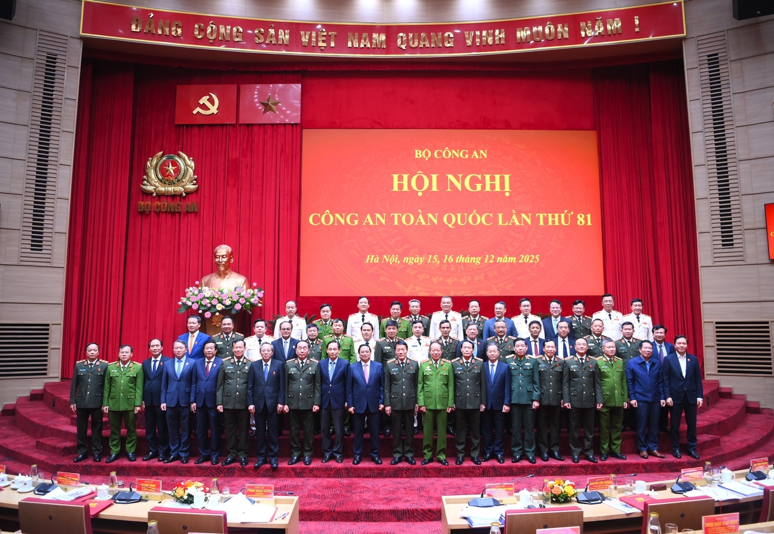 Lập nhiều thành tích, chiến công xuất sắc hơn nữa, đóng góp quan trọng và nhiều hơn nữa vào sự nghiệp xây dựng và bảo vệ Tổ quốc