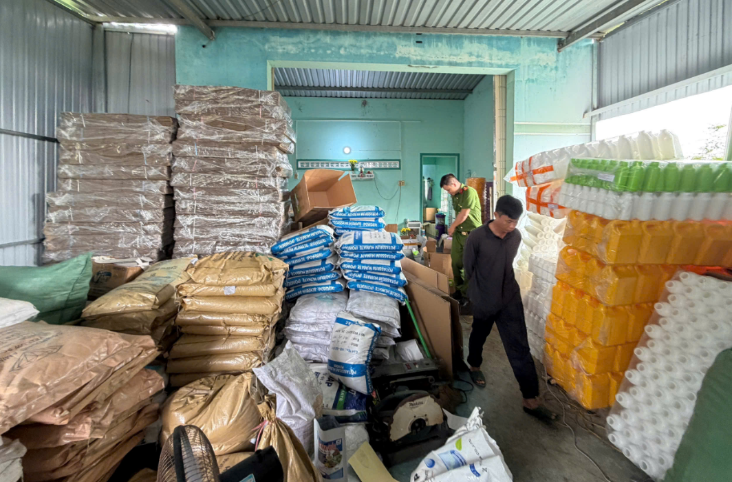 Phát hiện cơ sở sản xuất, kinh doanh phân bón không rõ nguồn gốc, xuất xứ tại xã Phước Hà