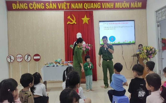 Tuyên truyền, phổ biến giáo dục pháp luật  về trật tự an toàn giao thông