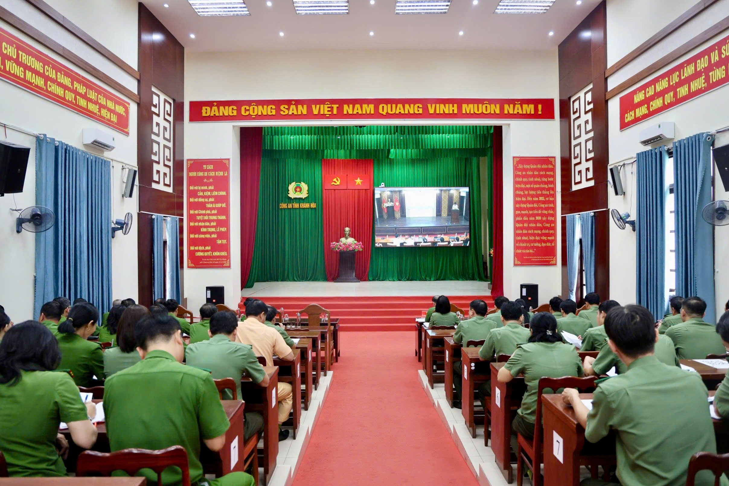 Hội nghị Báo cáo viên Tỉnh ủy tháng 3 năm 2026