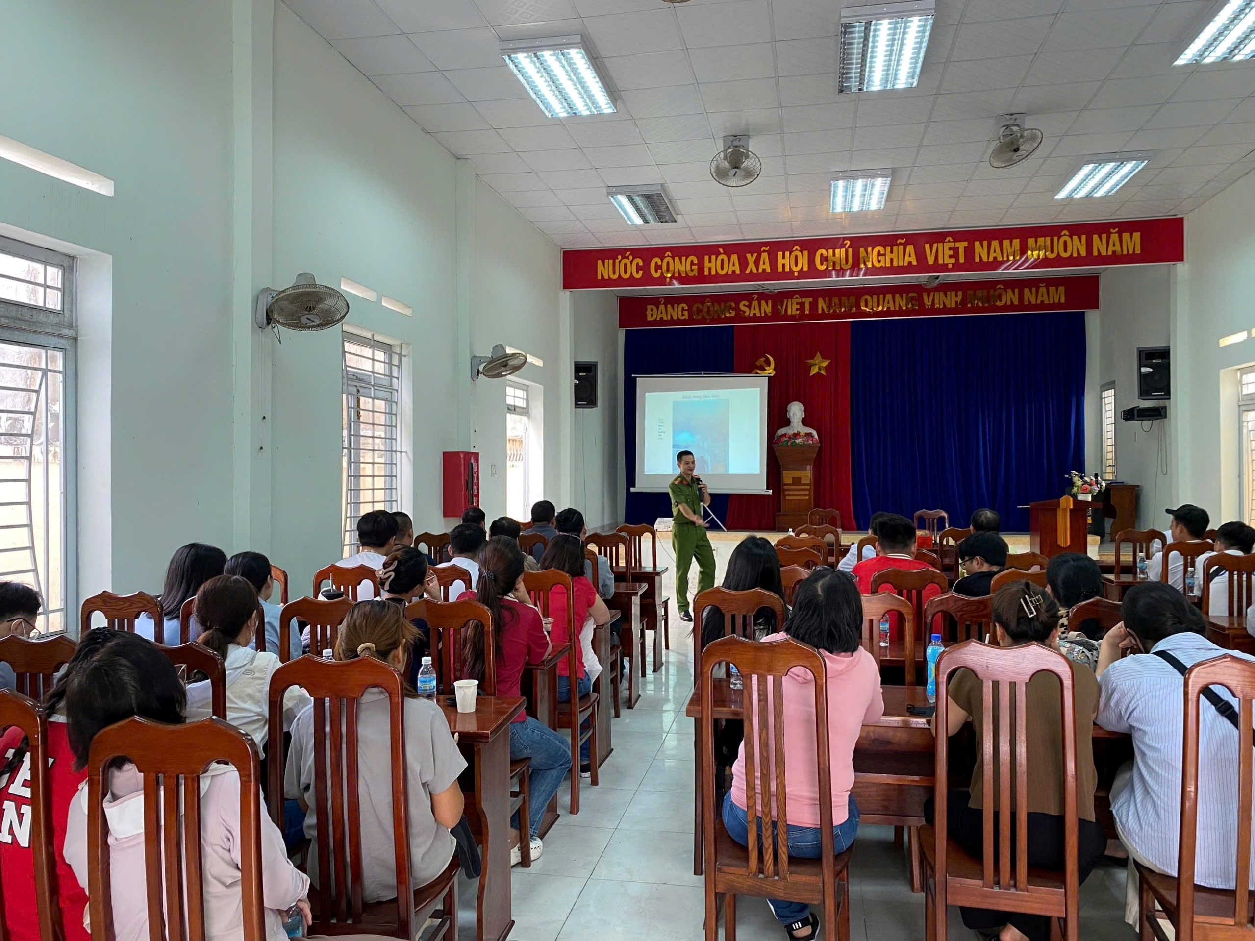 Tuyên truyền, hướng dẫn kỹ năng PCCC & CNCH cho thành viên Đội PCCC cơ sở trên địa bàn thành phố Nha Trang