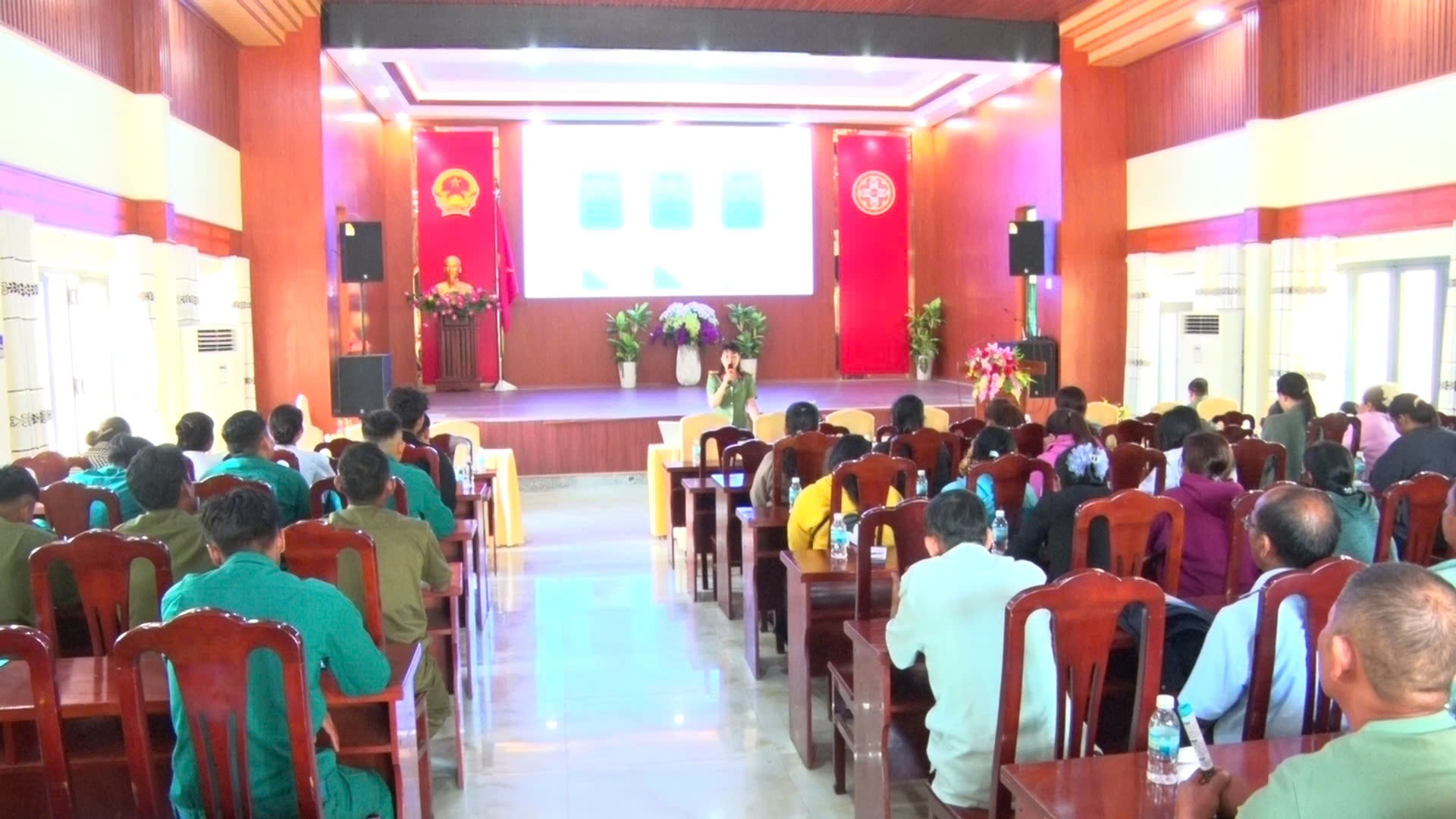 Hội nghị tuyên truyền, đẩy mạnh phong trào toàn dân bảo vệ an ninh Tổ quốc tại xã Sơn Trung, Sơn Lâm - huyện Khánh Sơn