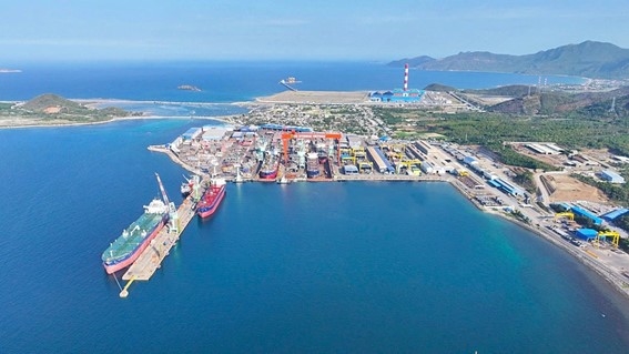 Phòng An ninh kinh tế - Công an tỉnh Khánh Hòa khảo sát thực tế địa điểm đề xuất điều chỉnh dự án Nhà máy sửa chữa, đóng mới các loại tàu biển và gia công kết cấu thép