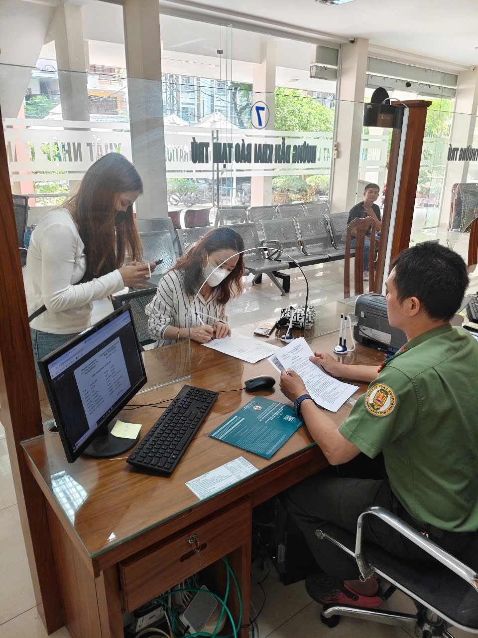 Nâng cao trách nhiệm trong khai báo tạm trú cho người nước ngoài tại cơ sở lưu trú trên địa bàn tỉnh Khánh Hoà