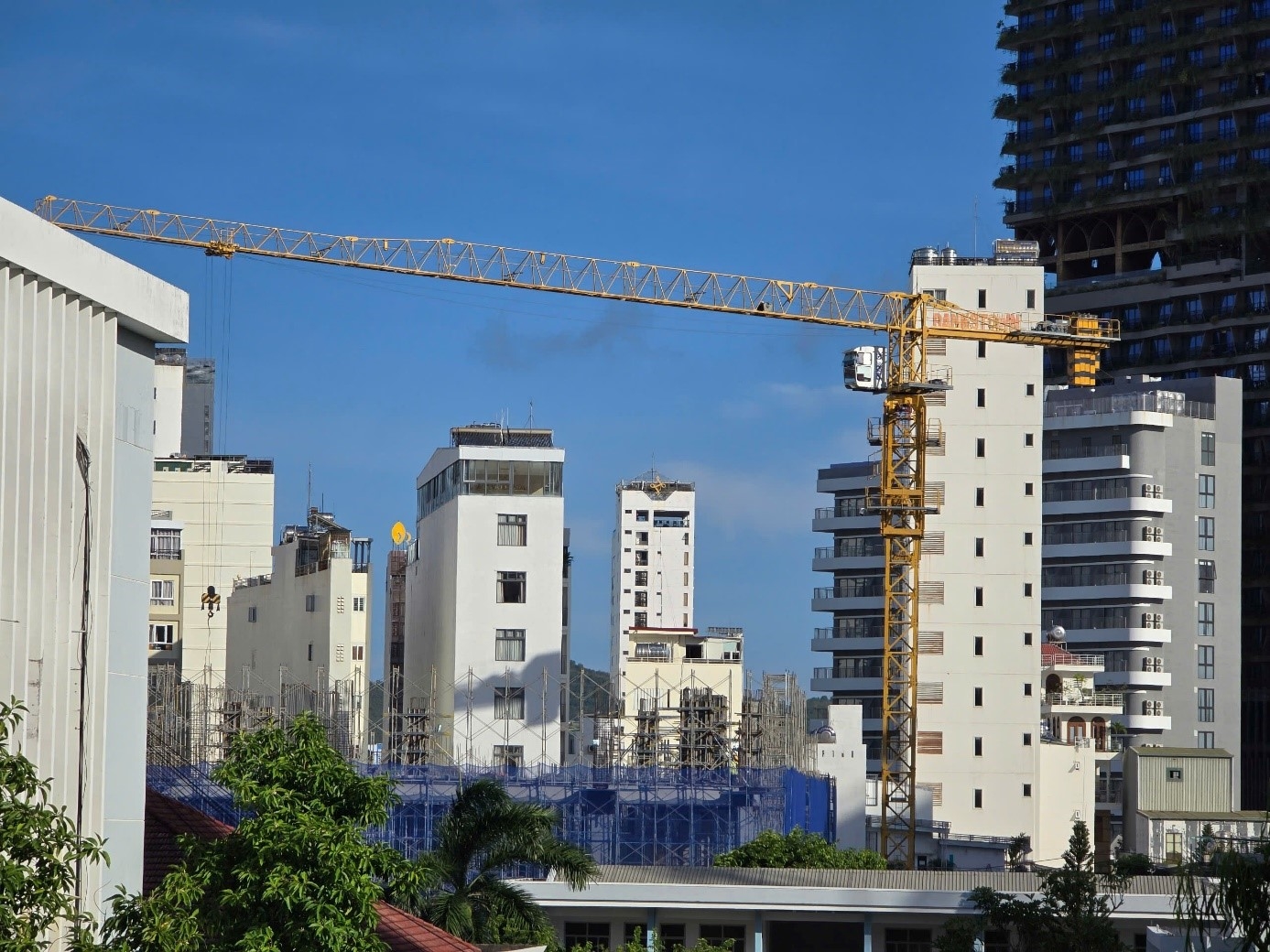 Phòng Hậu cần - Công an tỉnh Khánh Hòa: “Vượt nắng, thắng mưa” đưa công trình xây dựng trọng điểm của Công an tỉnh Khánh Hòa về đích