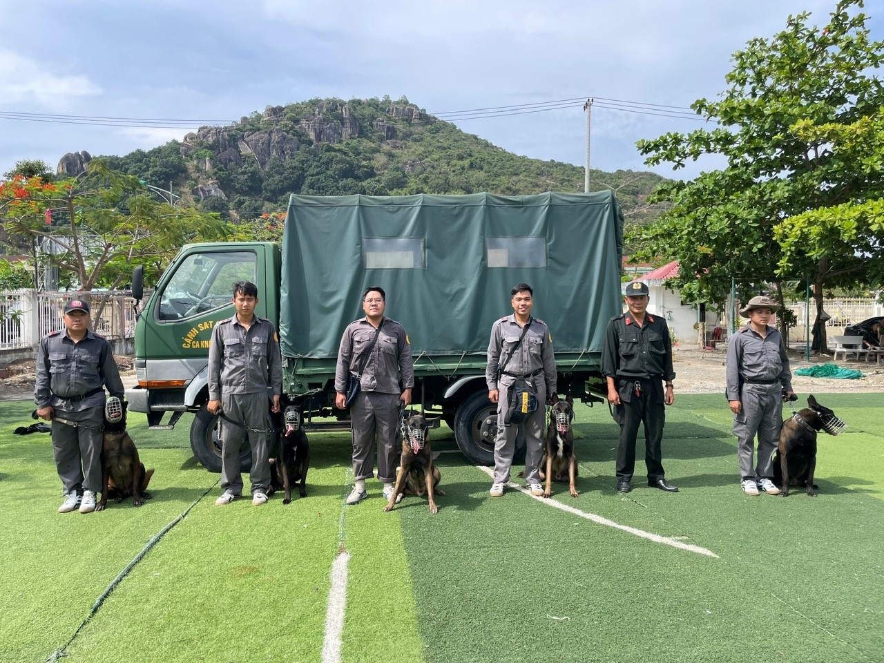 Buổi tập luyện Chó nghiệp vụ - “Những chiến binh thầm lặng