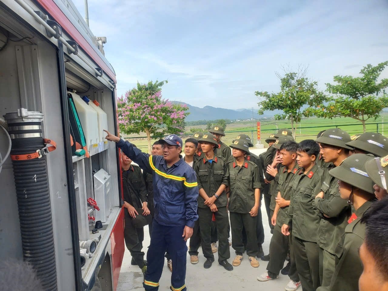 Công tác huấn luyện nghiệp vụ phòng cháy, chữa cháy và cứu nạn, cứu hộ cho chiến sĩ nghĩa vụ nhập ngũ năm 2025