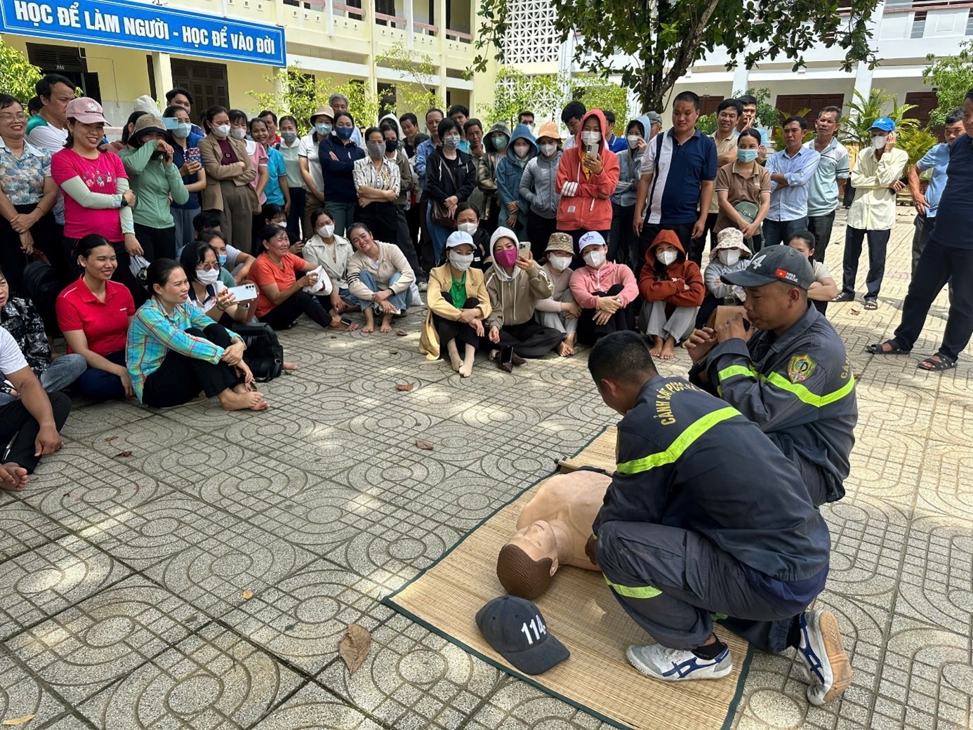 Tuyên truyền kiến thức phòng cháy, chữa cháy cho 200 cán bộ, giáo viên huyện Khánh Vĩnh