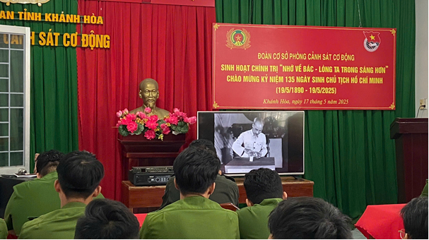 Đoàn viên thanh niên phòng Cảnh sát cơ động sinh hoạt chính trị “nhớ về Bác – Lòng ta trong sáng hơn” chào mừng kỷ niệm 135 năm ngày sinh chủ tịch Hồ Chí Minh (19/5/1890 – 19/5/2025)