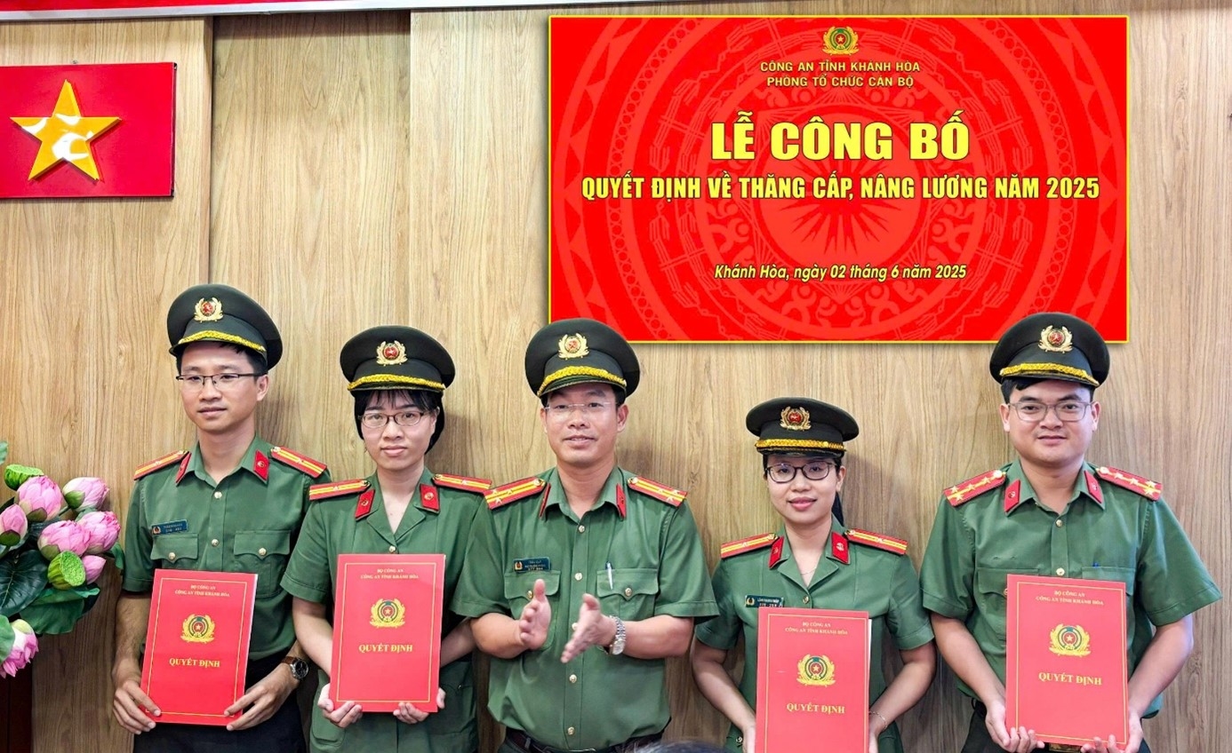 Phòng Tổ chức can bộ: Công bố Quyết định thăng cấp, nâng lương năm 2025