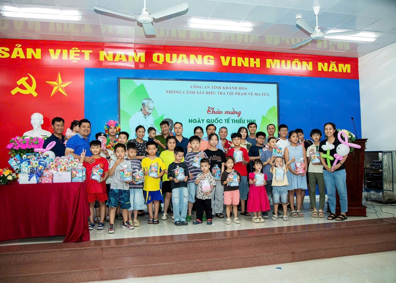 Phòng Cảnh sát điều tra tội phạm về ma tuý tổ chức liên hoan nhân ngày Quốc tế Thiếu nhi 1/6 cho các cháu là con em cán bộ chiến sỹ đơn vị