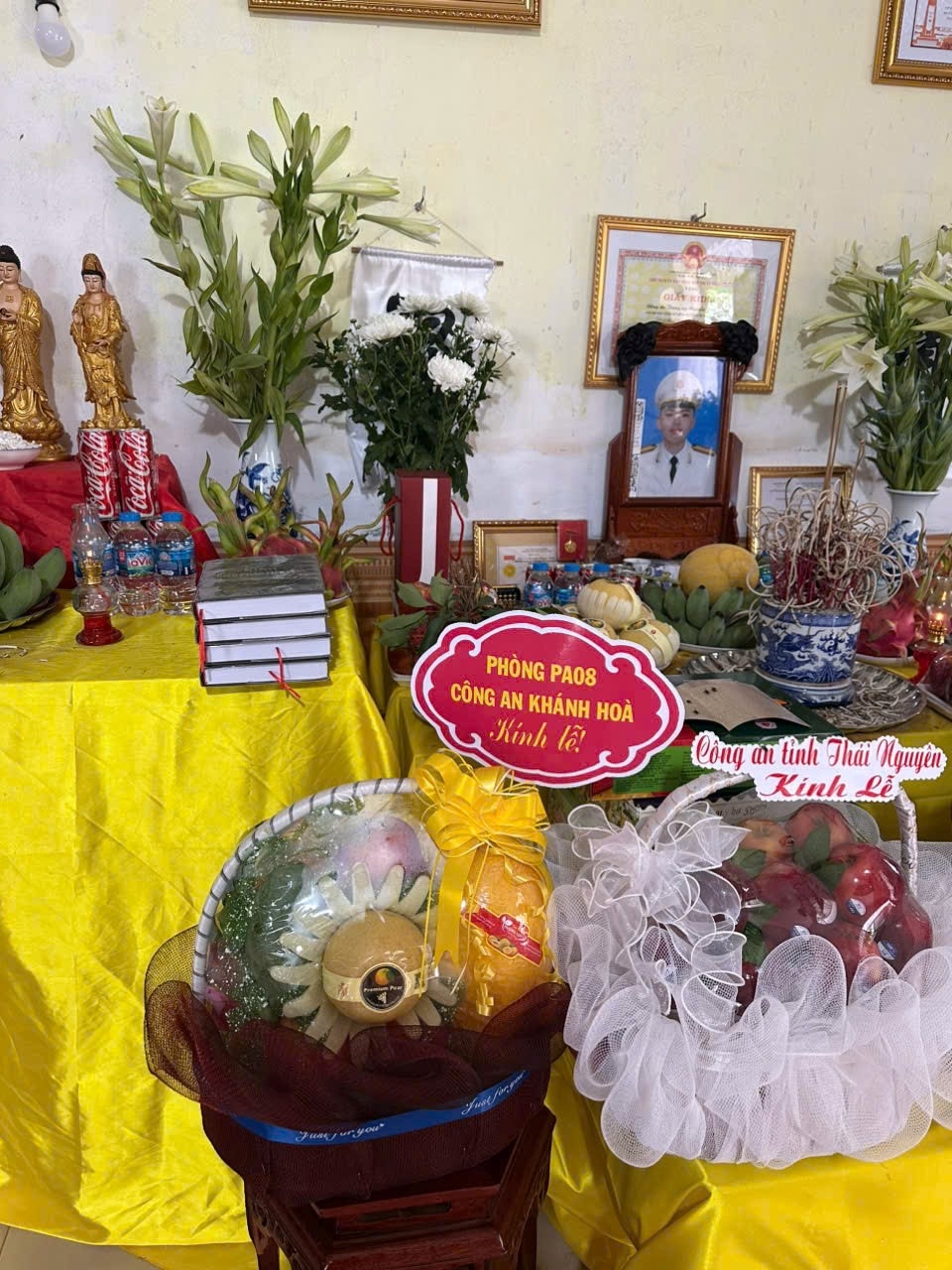 Thăm hỏi, động viên gia đình liệt sỹ CAND Nguyễn Đăng Khải.