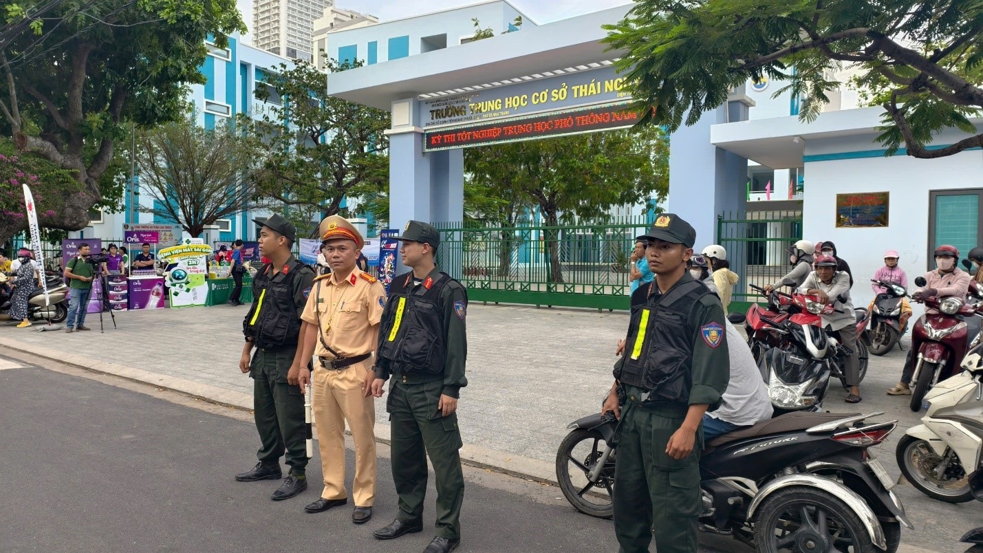 Phòng Cảnh sát cơ động phối hợp với các lực lượng chức năng đảm bảo an ninh trật tự, an toàn cho kỳ thi trung học phổ thông năm 2025.