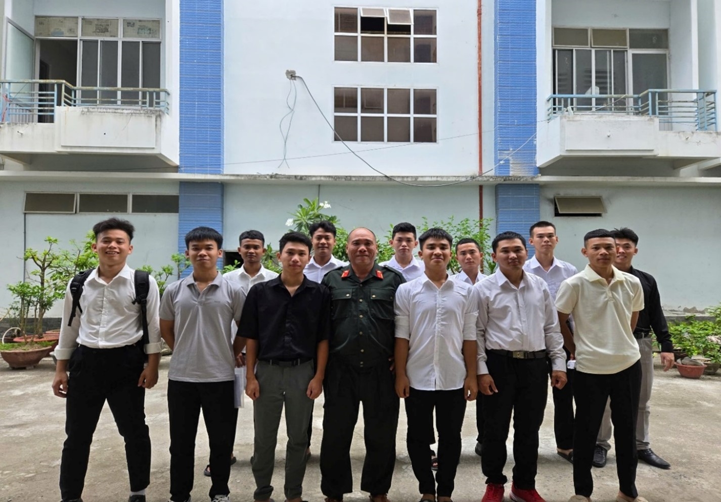 Chiến sĩ nghĩa vụ tham gia kỳ thi tốt nghiệp phổ thông trung học năm 2025