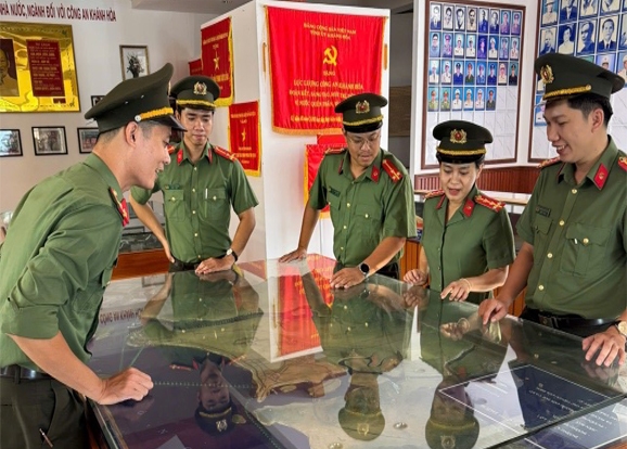 Tuổi trẻ Phòng An ninh điều tra hưởng ứng đợt sinh hoạt chính trị đặc biệt kỷ niệm 80 năm Ngày truyền thống CAND Việt Nam (19/8/1945 - 19/8/2025) và  20 năm Ngày hội toàn dân bảo vệ an ninh Tổ quốc (19/8/2005 - 19/8/2025)